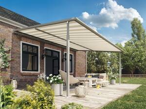 Die Pergola-Markise «Plaza Viva» hält auch böigem Wind stand und spendet an Sonnentagen angenehmen Schatten. Griesser.