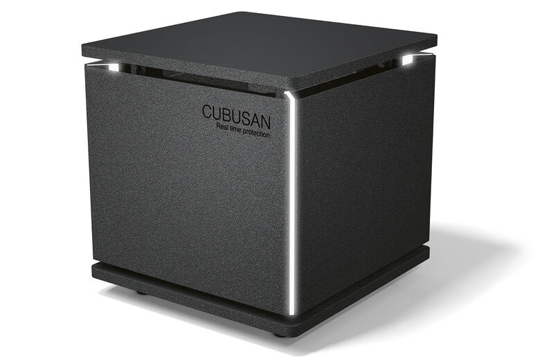 «Cubusan» beseitigt mit kaltem Plasma bis zu 99,99 % aller Bakterien, Pilzsporen und Viren. Der gerade mal 19 x 19 x 19 cm grosse Würfel kann bis zu 120 m³ Luft reinigen. Wintersteiger.