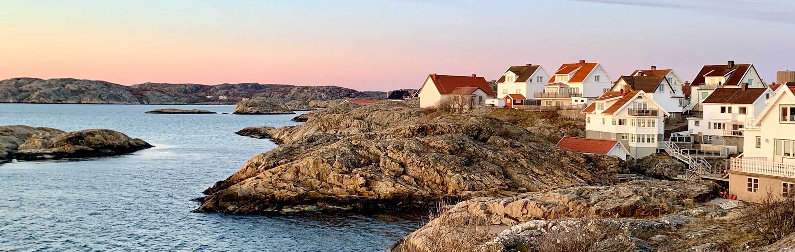 In Schweden liegt der Grundstein für die skandinavischen Haushaltsgeräte des Unternehmens Asko, die in der Schweiz von der Fors AG vertrieben werden. Foto: Drahomír Posteby-Mach, Küste von Tjörn Municipality.